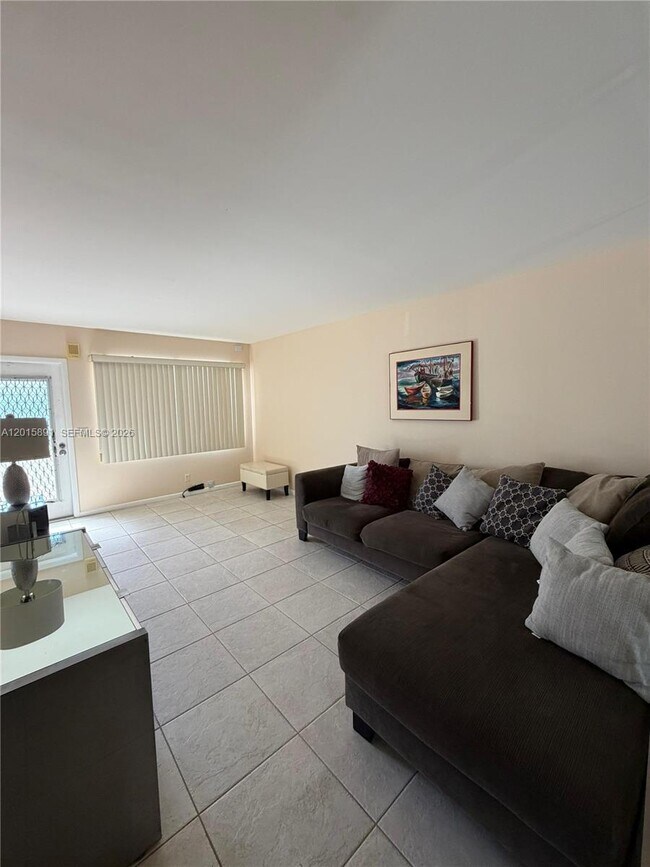 Building Photo - 3032 Hythe B