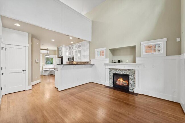 Building Photo - 2 bedroom in Seattle WA 98122