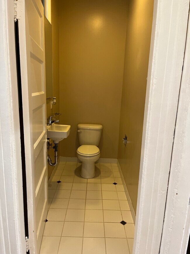 Building Photo - 445 Chestnut St