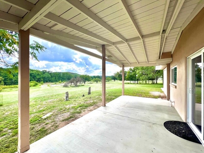 Building Photo - 3/2 Duplex on the River