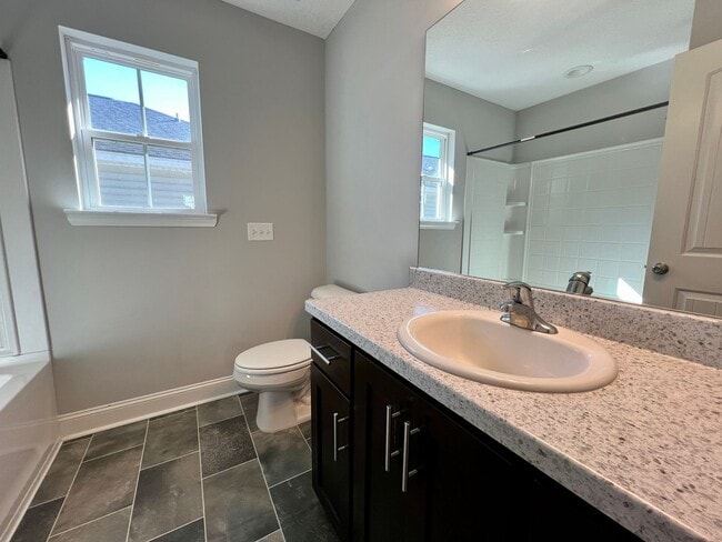 Building Photo - AVAILABLE EARLY APRIL 2026! (Pet Friendly)