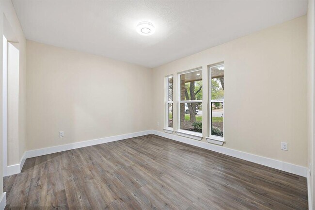 Building Photo - 507 Deercreek Ln