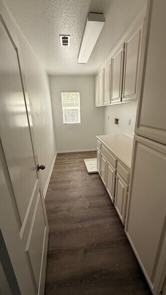 Building Photo - 1410 Butterfly Ct