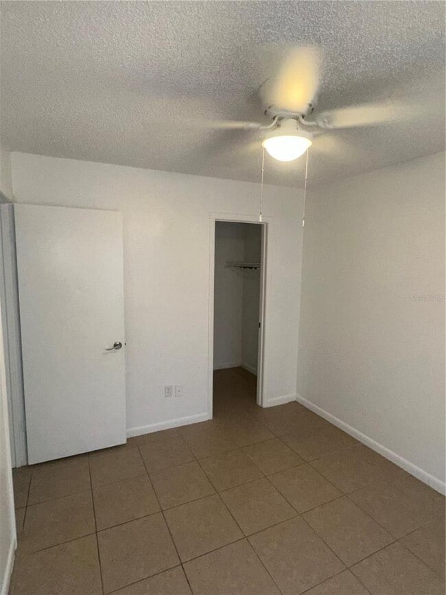 Building Photo - 2220 Leo Dr