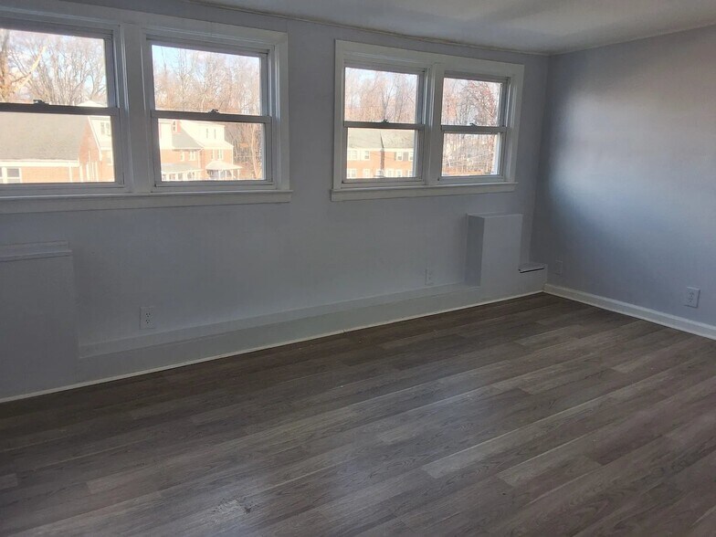 Building Photo - 638 Cora Pl