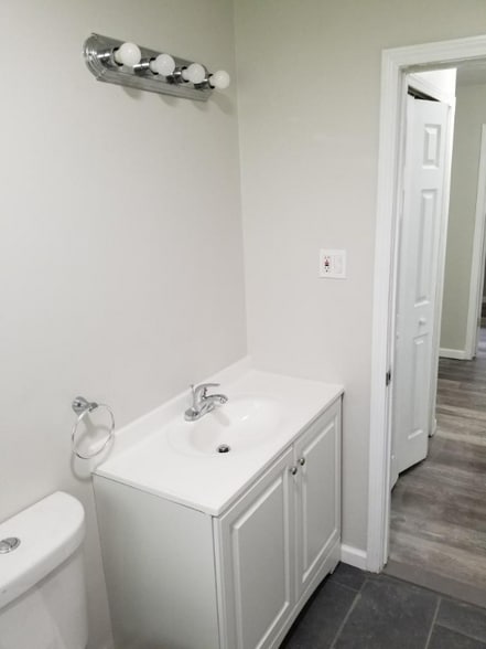 Building Photo - 21901 Sloman St