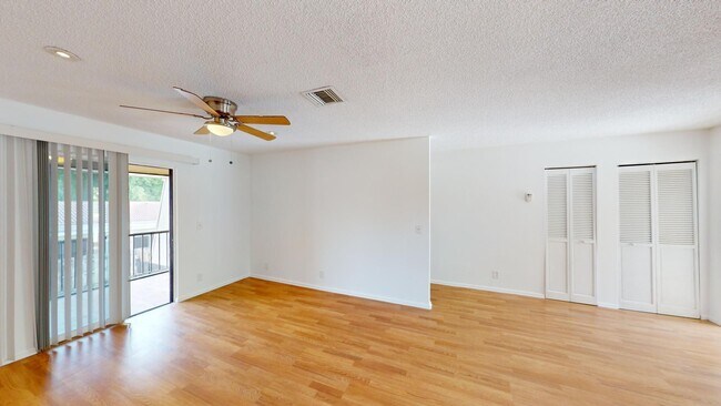 Building Photo - 1580 Montauk Dr