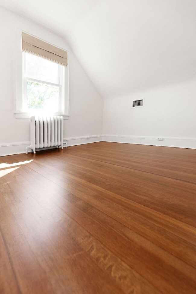 Building Photo - Renovated Home!