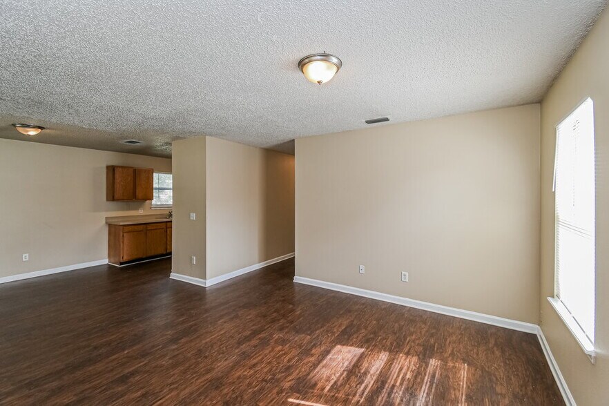 Building Photo - 1554 Brook Forest Dr