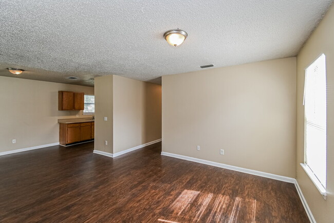 Building Photo - 1554 Brook Forest Dr