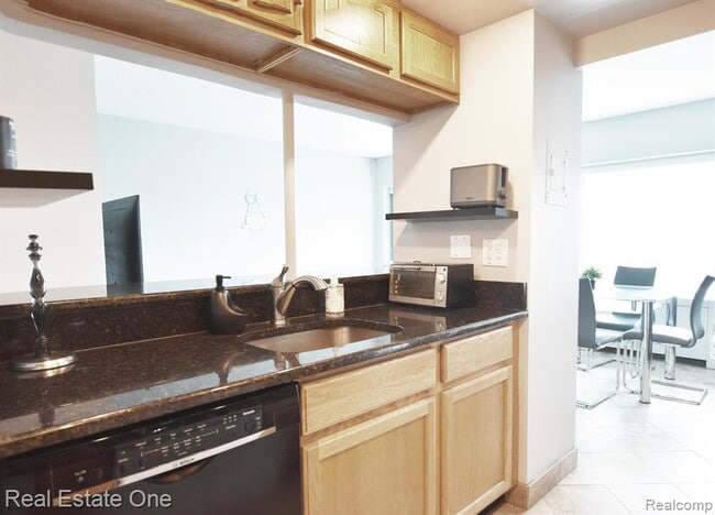 Building Photo - 555 E William St