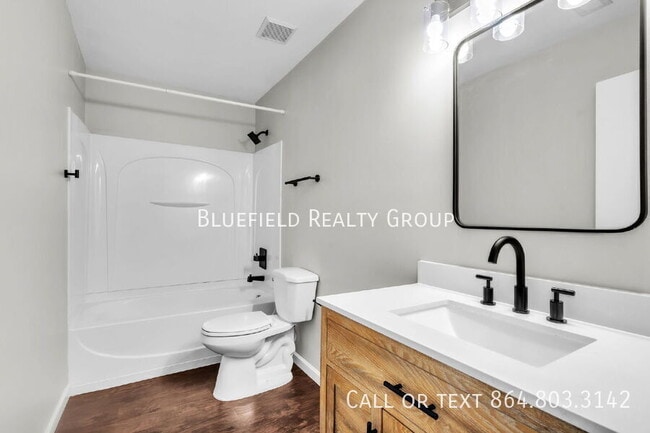 Building Photo - 621 Branch View Dr