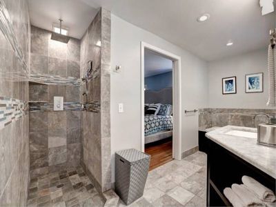 Building Photo - 315 Dartmoor Cir