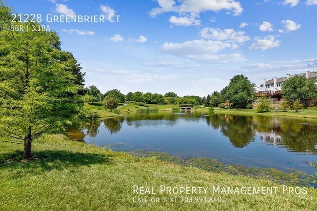 Building Photo - 21228 Greenbrier Ct