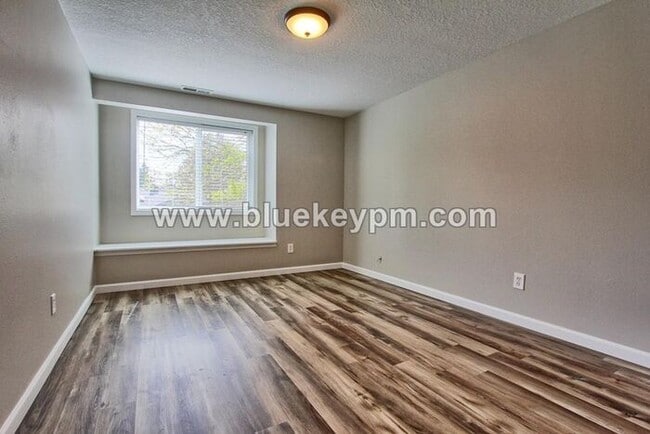 Building Photo - Luxury 3 Bed, 2.5 Bath Home in Beaverton with Large Yard and Bonus Room