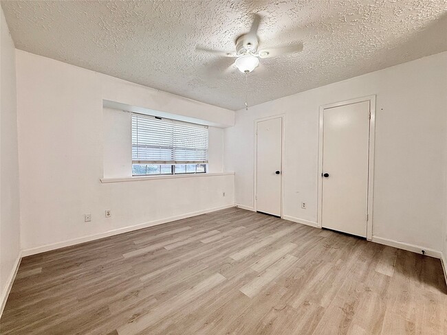 Building Photo - 3806 Westheimer Pl Dr