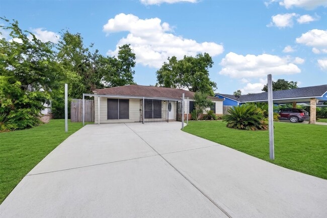 Building Photo - 9211 Clearway Dr