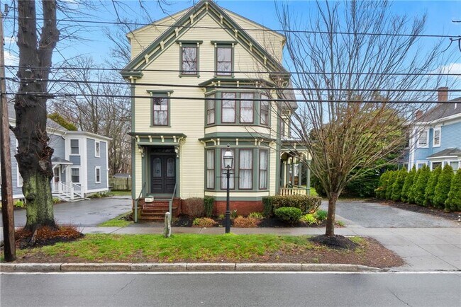 Primary Photo - 686 Hope St