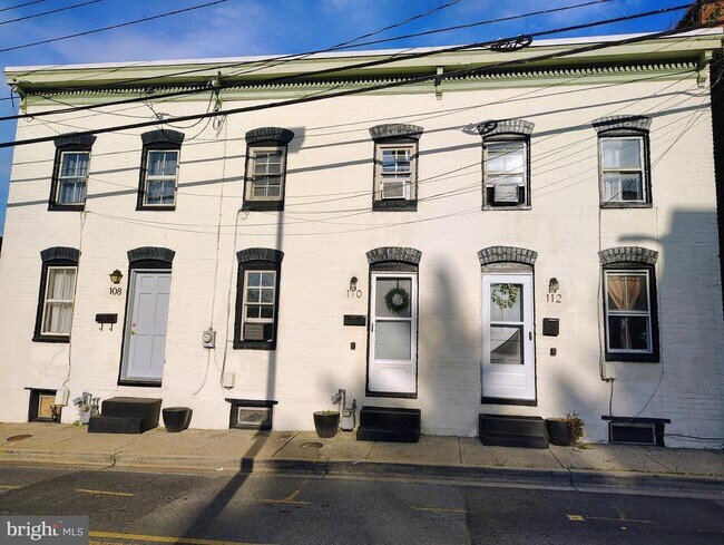 Building Photo - 110 Ice St