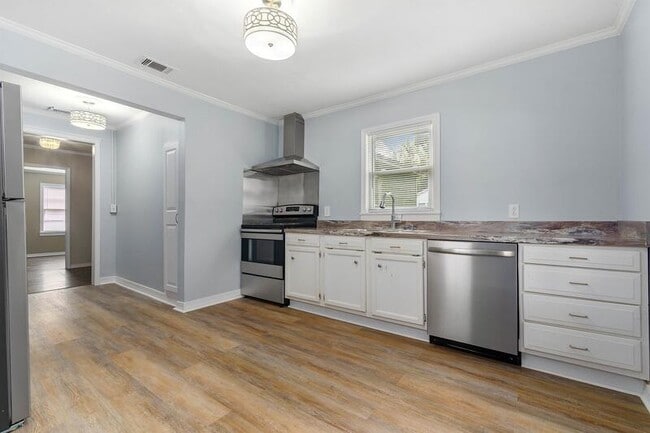 Building Photo - 206 Pinehill Dr