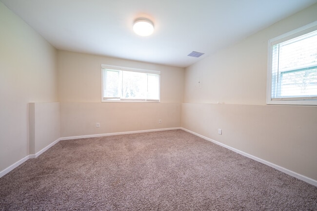Building Photo - 15709 Chalet Ct