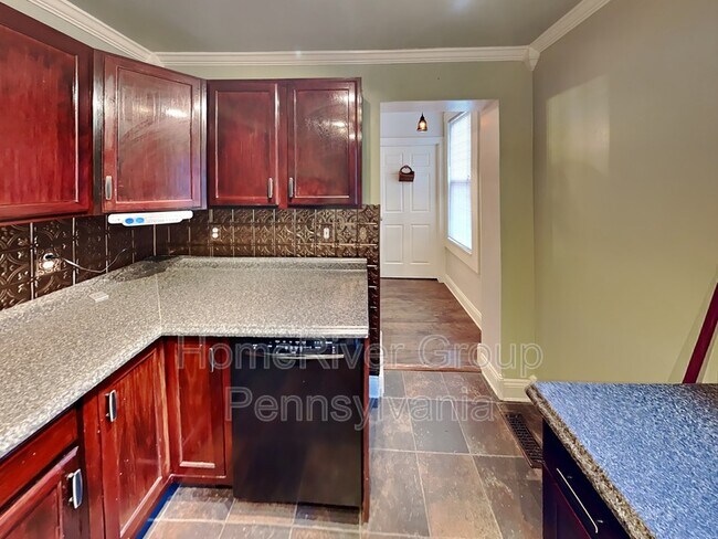 Building Photo - 1139 Ravine St