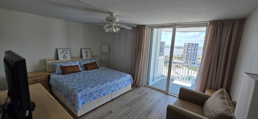 Building Photo - 3047 S Atlantic