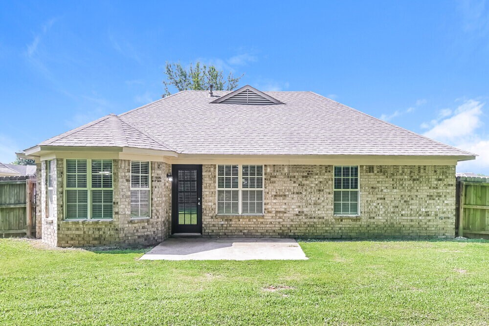 Building Photo - 4258 Ravenwood Dr N