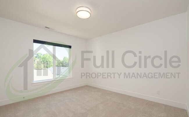 Building Photo - 1624 W Cyrus St