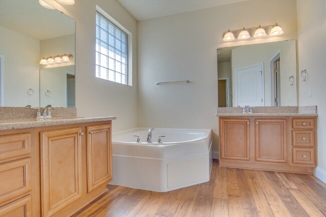 Building Photo - Hickory Hill Rental with Granite Counters,...