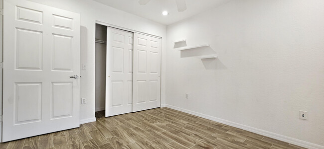 Building Photo - 1819 E Royal Tern Ln