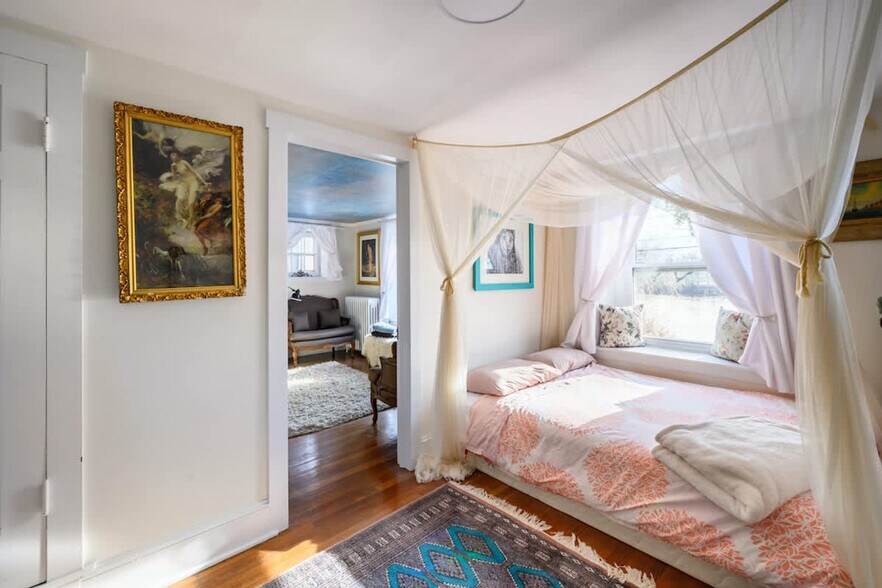 Building Photo - 54 River Dr