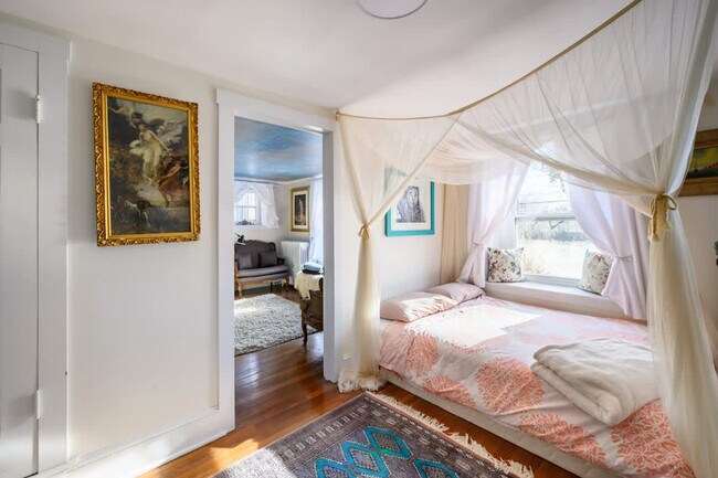 Building Photo - 54 River Dr