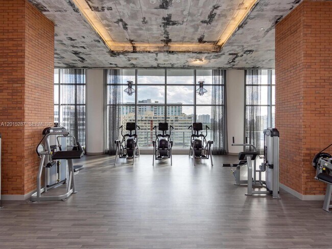 Building Photo - 4010 S Ocean Dr
