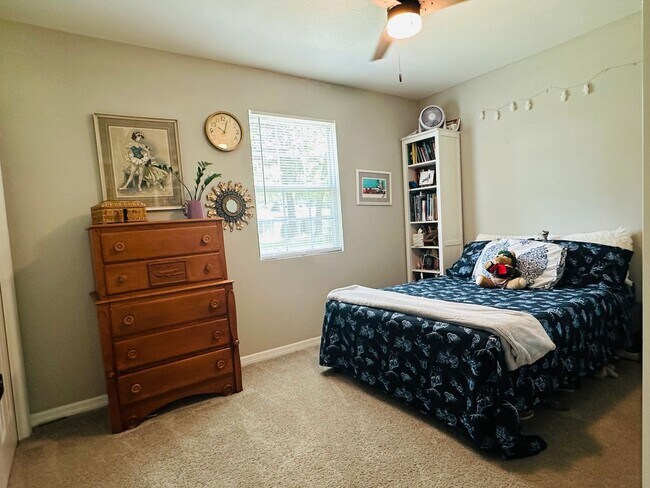 Building Photo - Spacious 6-Bedroom Rental in Spanish Point...