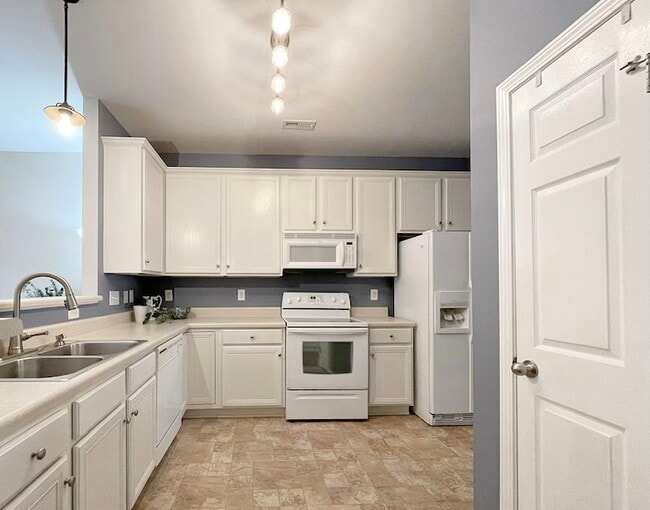 Building Photo - 2709 Willow Pines Pl