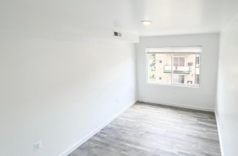 Building Photo - 4609 Quarles St NE