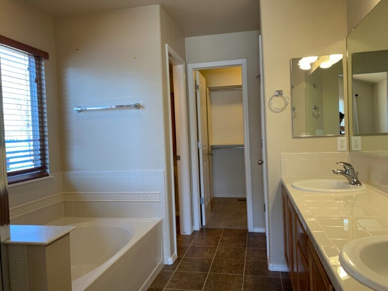 Building Photo - 2239 Fossil Creek Pkwy