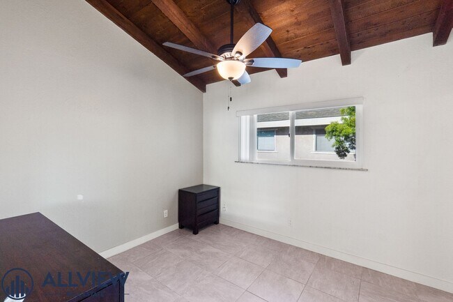 Building Photo - Highly upgraded 3 bed 2 bath condo availab...