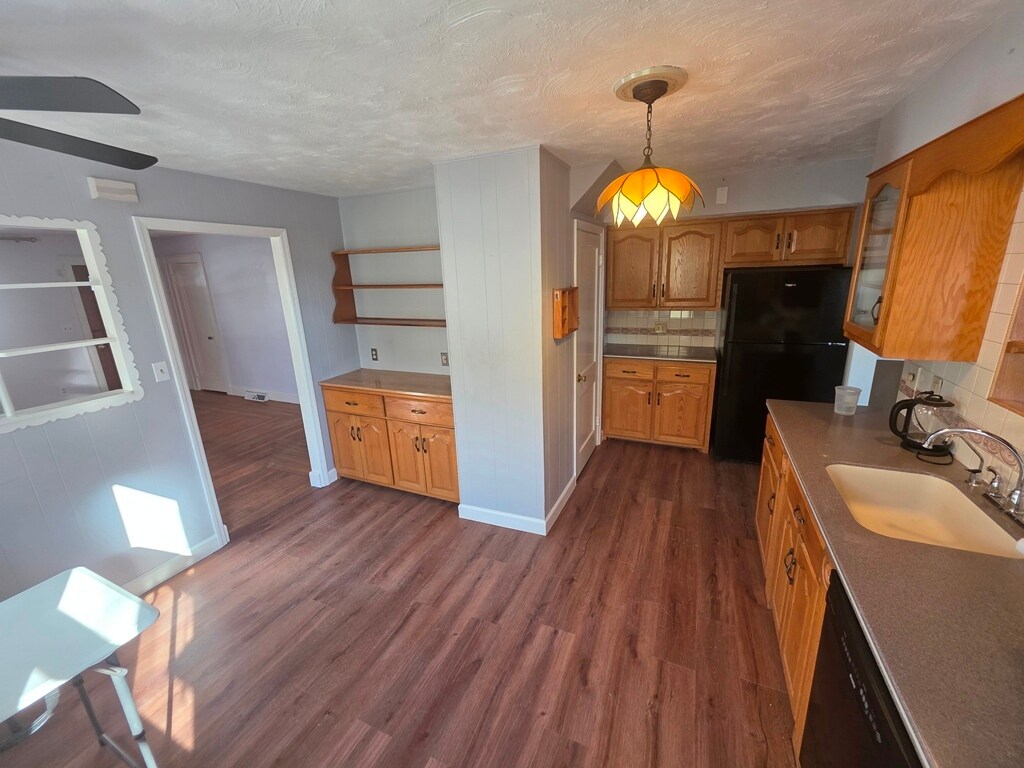 Building Photo - 19 Lakeview Ave