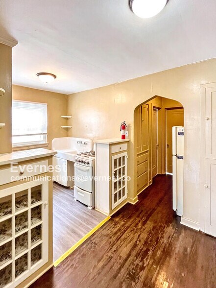 Building Photo - 3812 Drexel Dr