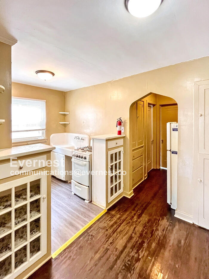 Building Photo - 3812 Drexel Dr