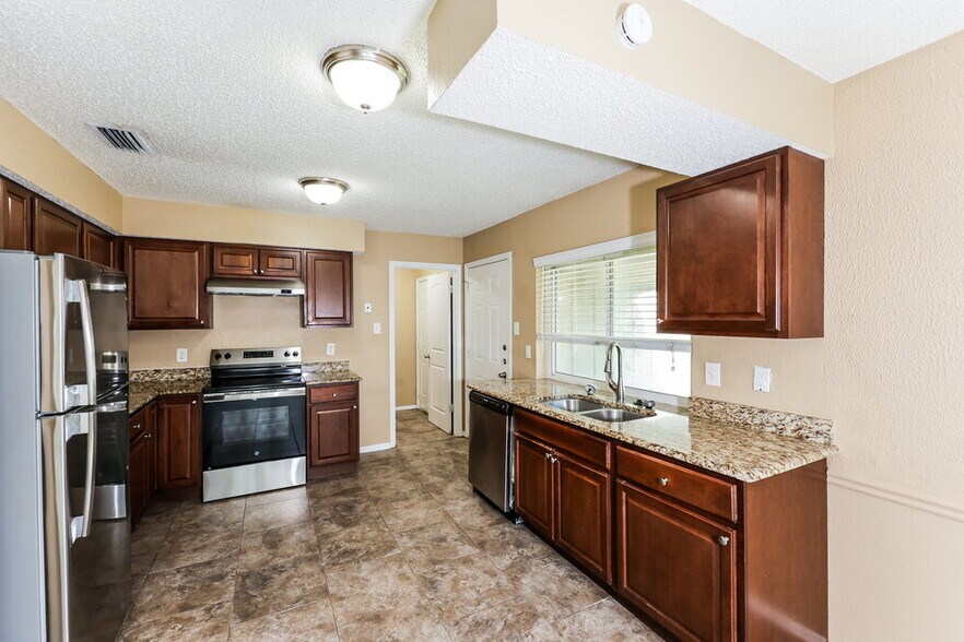 Building Photo - 1712 Choctaw Dr
