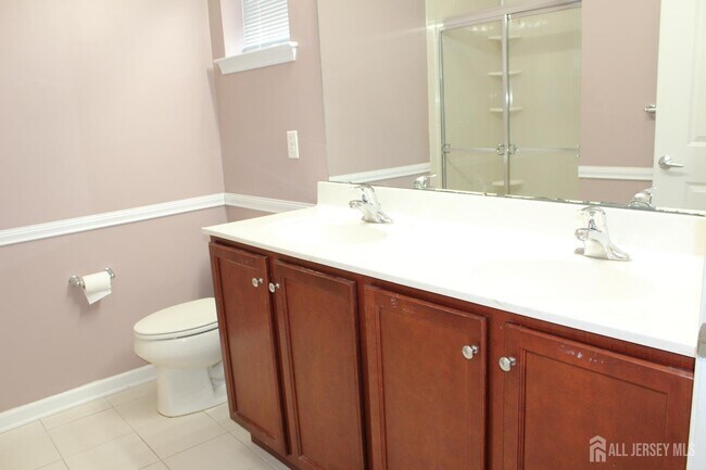Building Photo - 611 Doral Ct