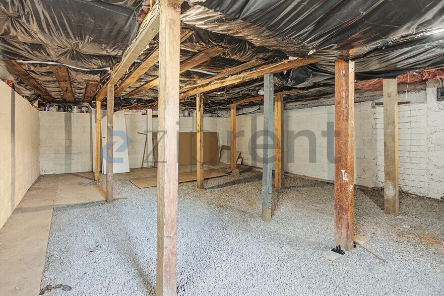 Building Photo - Unit