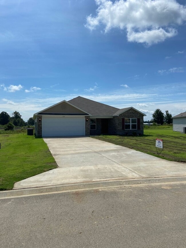 Building Photo - *Pre-leasing* Four Bedroom | Two Bath Home...