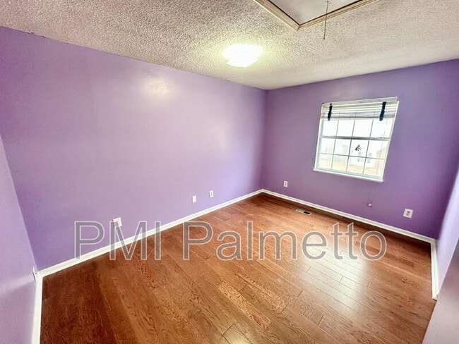 Building Photo - 844 Bentley Dr