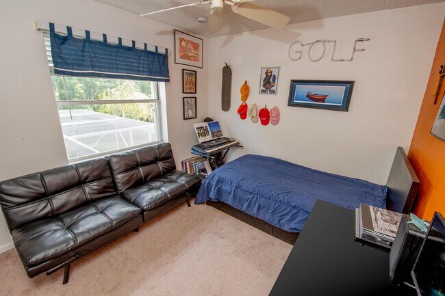 Building Photo - 1490 S Club Dr