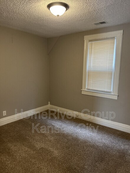 Building Photo - 2843 Belleview Ave