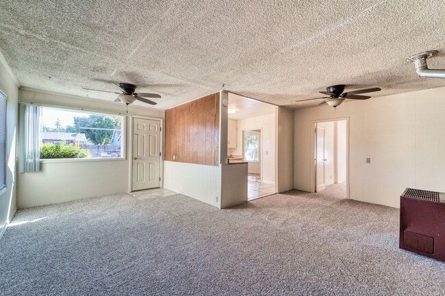Building Photo - 1 bedroom 1 bath 900 sq ft home located in...